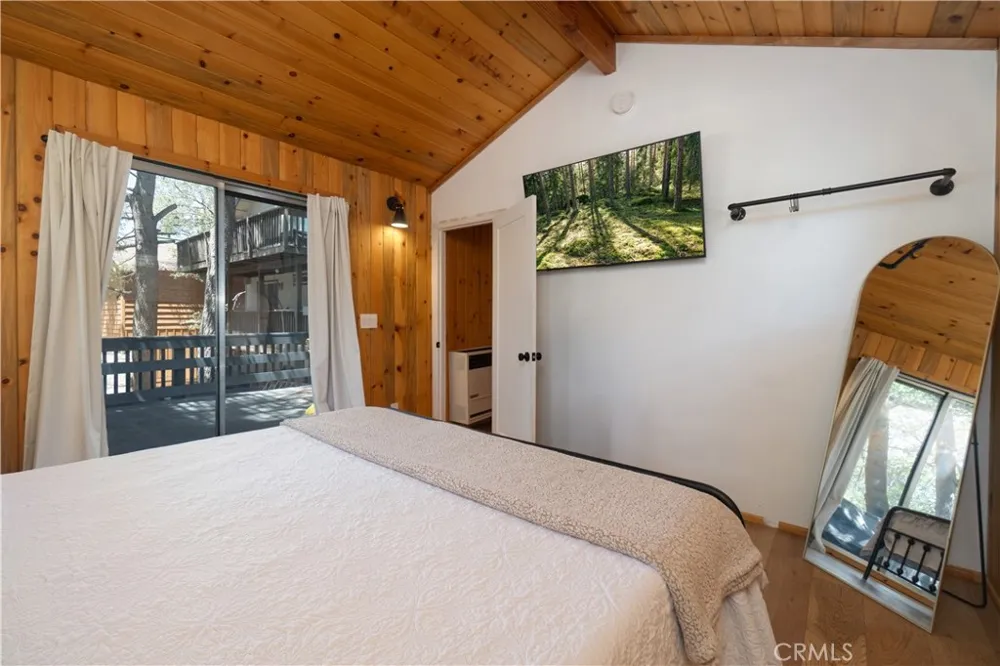 33163 Holcomb Creek Green Valley Lake, CA 92341