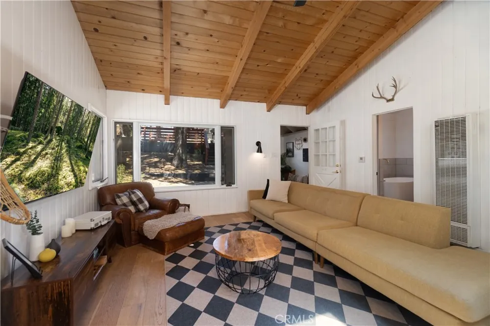 33163 Holcomb Creek Green Valley Lake, CA 92341