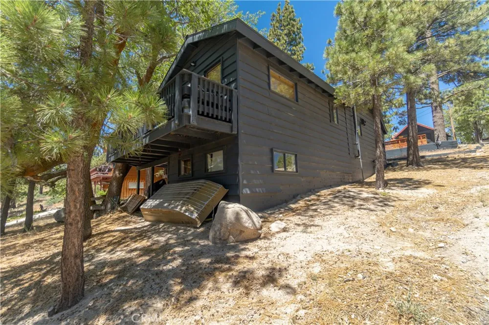 33163 Holcomb Creek Green Valley Lake, CA 92341