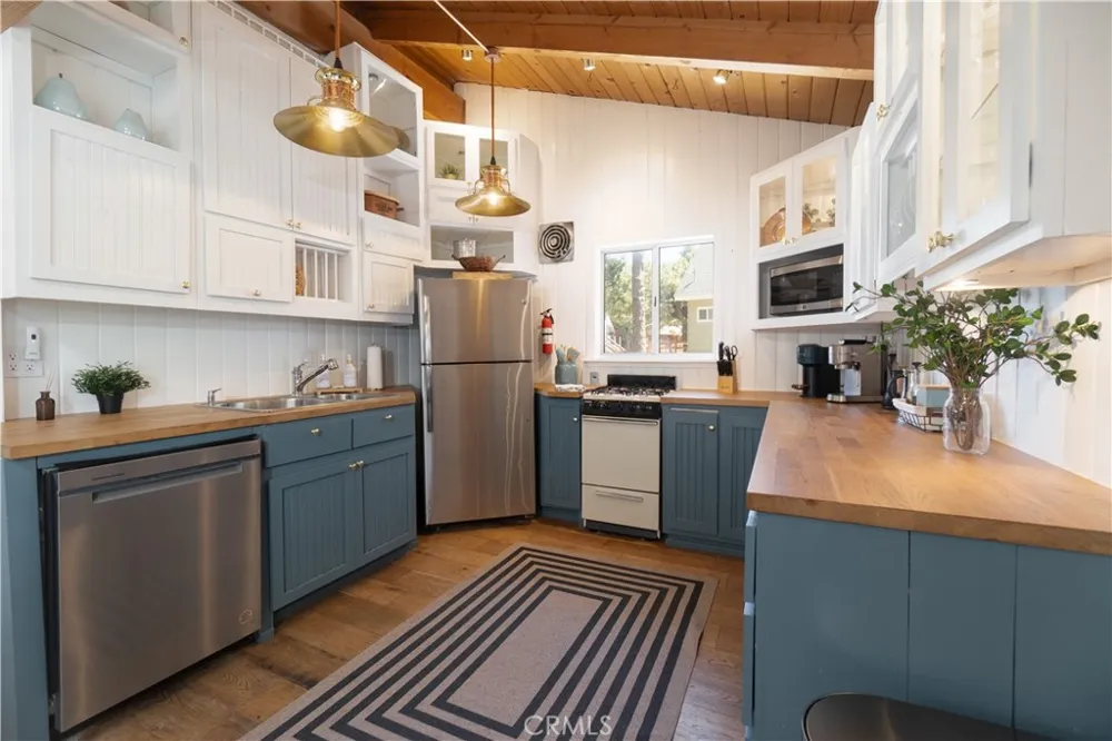 33163 Holcomb Creek Green Valley Lake, CA 92341