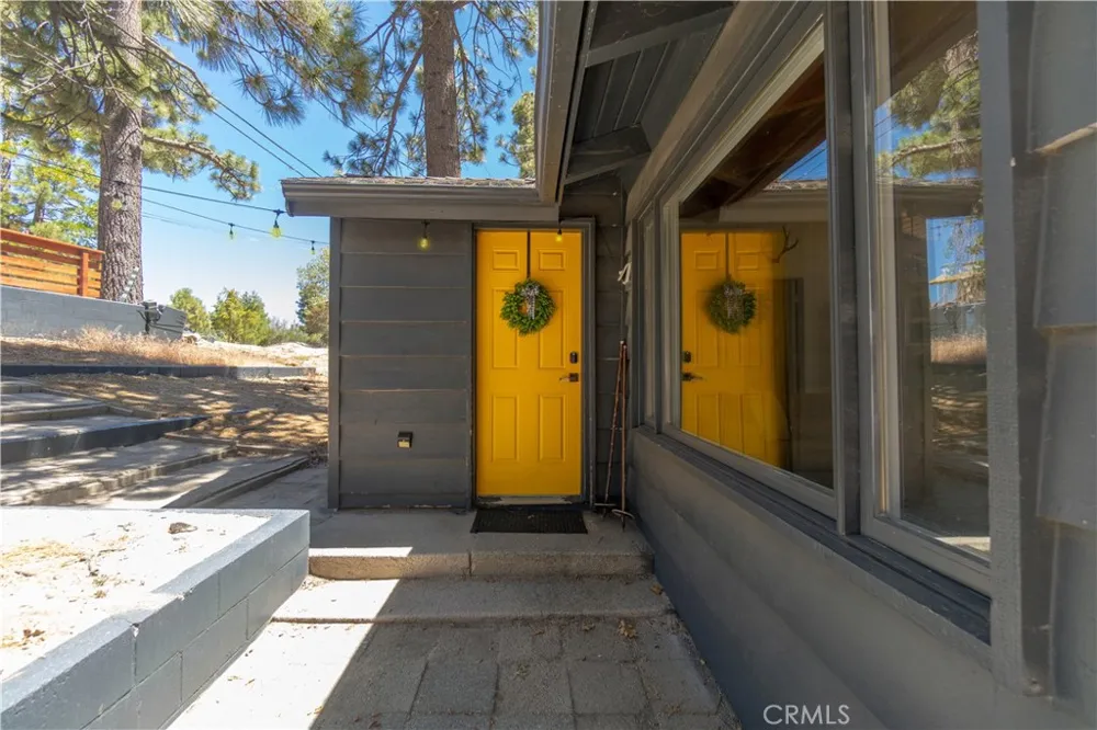 33163 Holcomb Creek Green Valley Lake, CA 92341