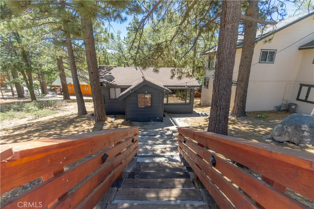 33163 Holcomb Creek Green Valley Lake, CA 92341