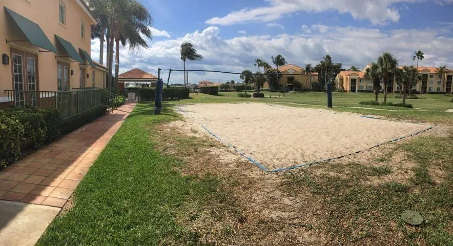 135 Yacht Club Way #207 Hypoluxo, FL 33462