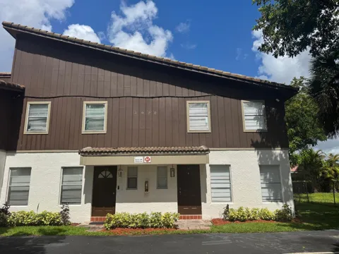 3920 Woodside Drive #14