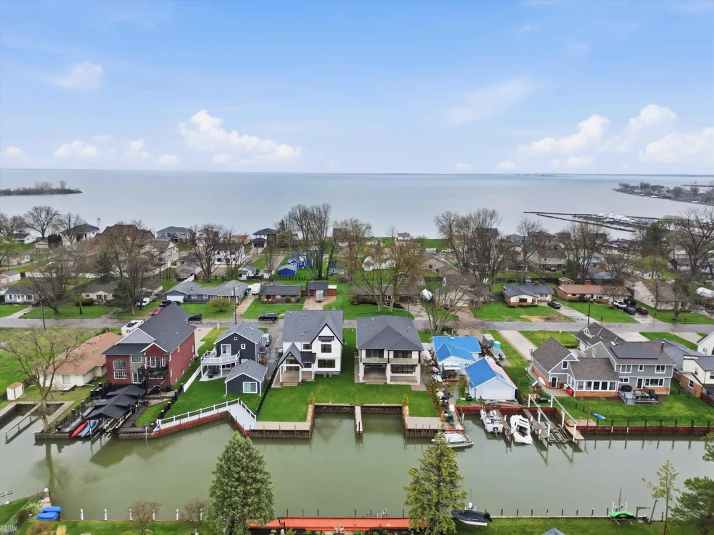 41215 Belvidere Street Harrison Charter Township, MI 48045