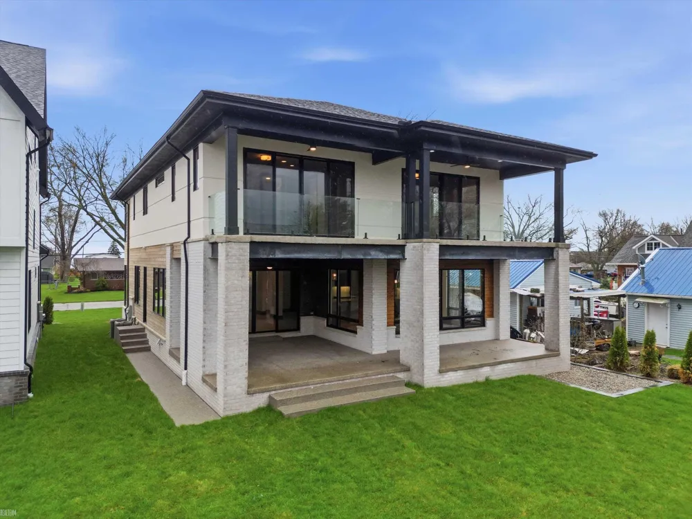 41215 Belvidere Street Harrison Charter Township, MI 48045