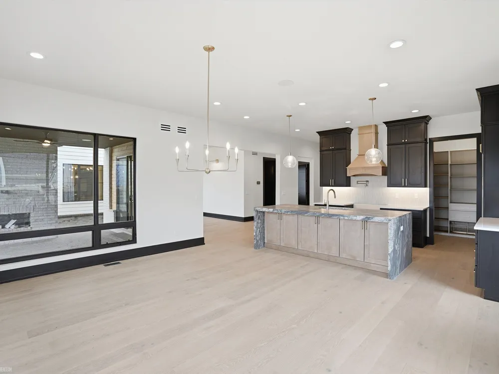 41215 Belvidere Street Harrison Charter Township, MI 48045