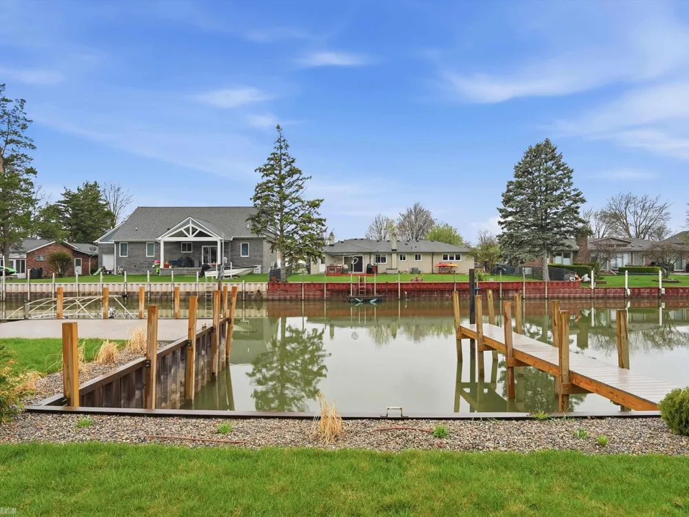 41215 Belvidere Street Harrison Charter Township, MI 48045