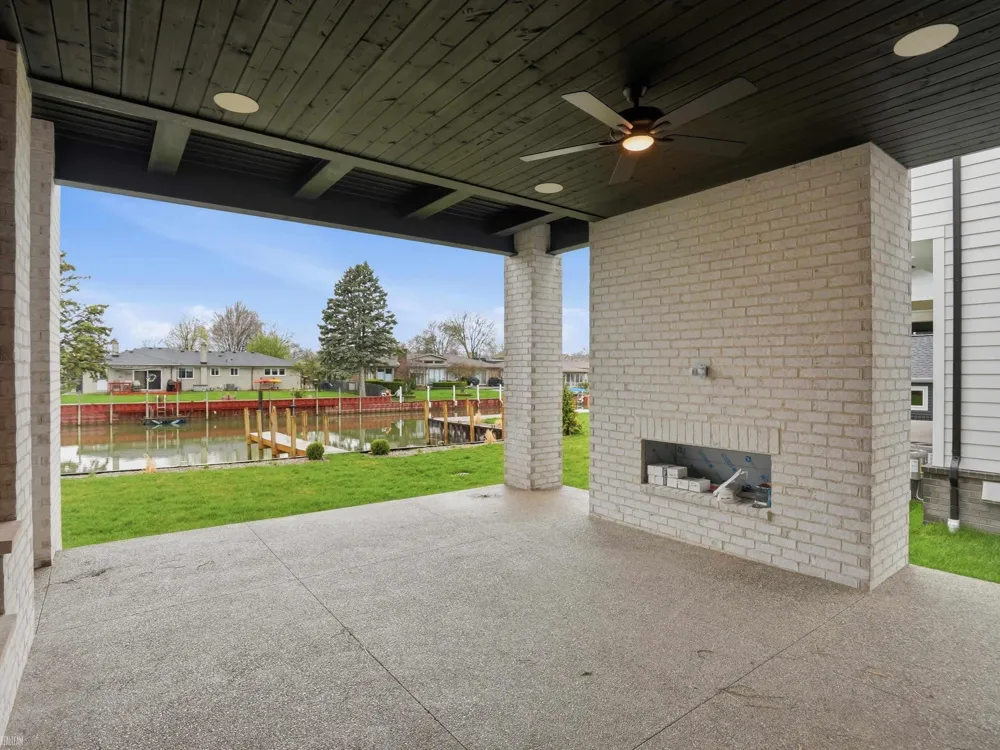 41215 Belvidere Street Harrison Charter Township, MI 48045