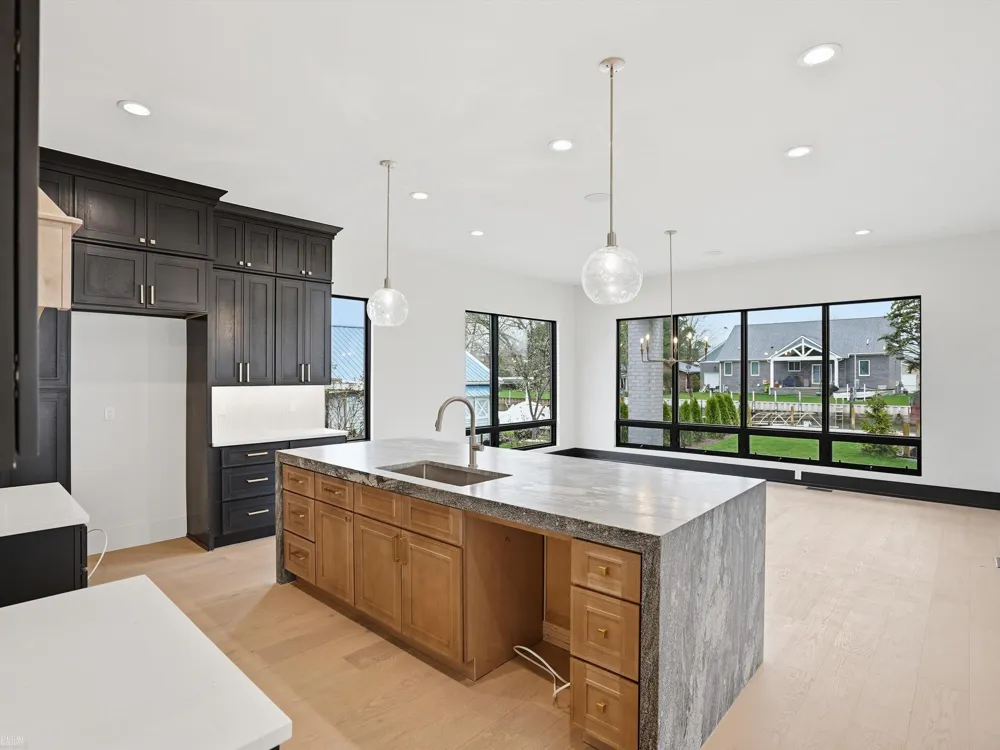 41215 Belvidere Street Harrison Charter Township, MI 48045