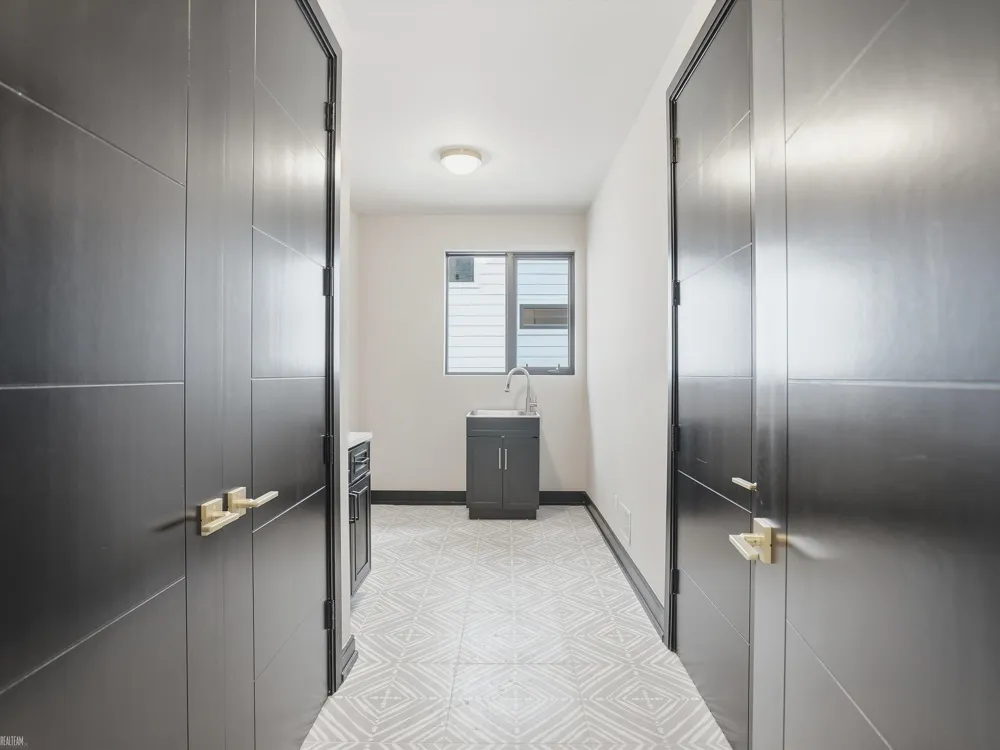 41215 Belvidere Street Harrison Charter Township, MI 48045