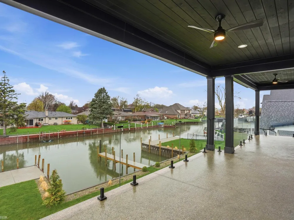 41215 Belvidere Street Harrison Charter Township, MI 48045