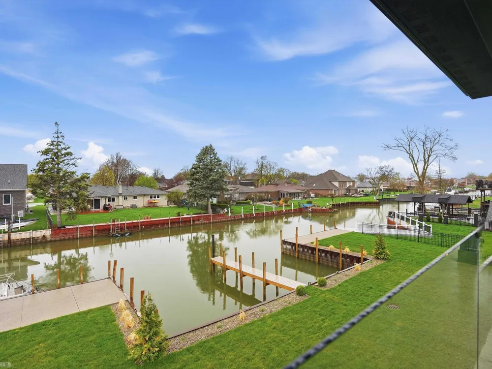 41215 Belvidere Street Harrison Charter Township, MI 48045