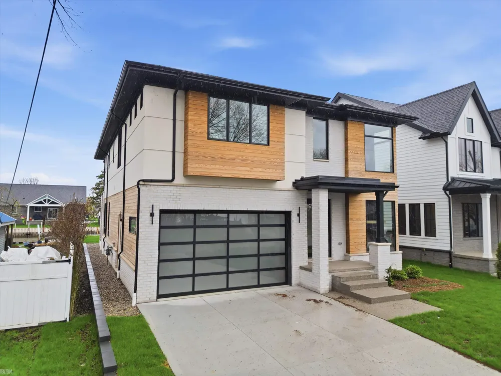 41215 Belvidere Street Harrison Charter Township, MI 48045