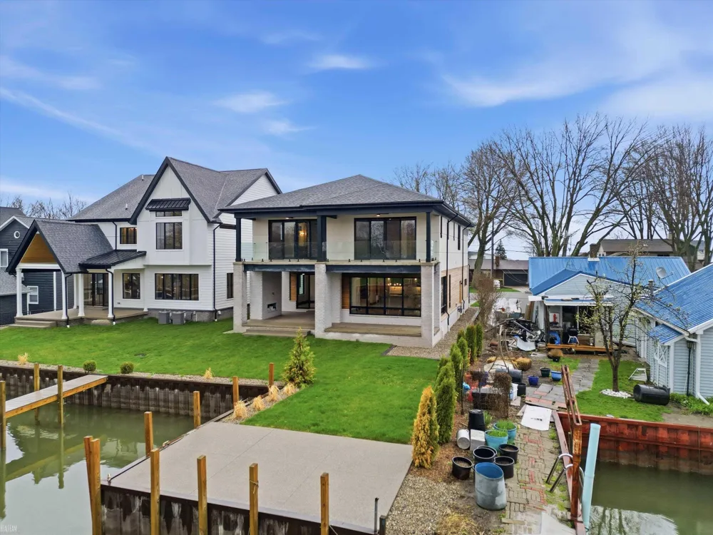 41215 Belvidere Street Harrison Charter Township, MI 48045