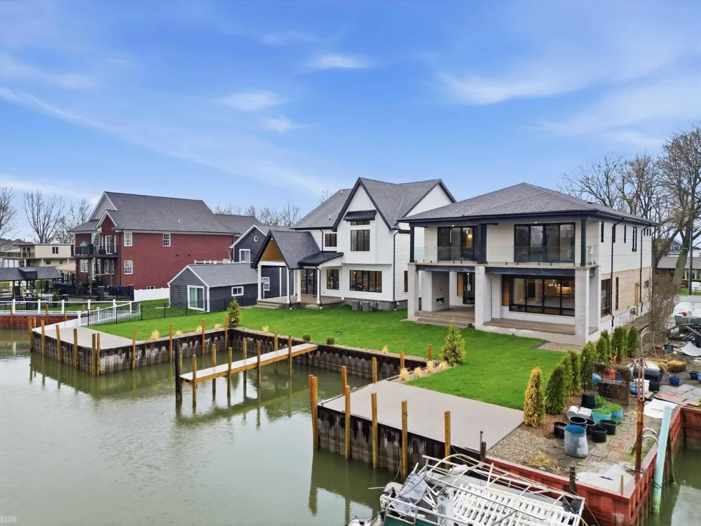 41215 Belvidere Street Harrison Charter Township, MI 48045