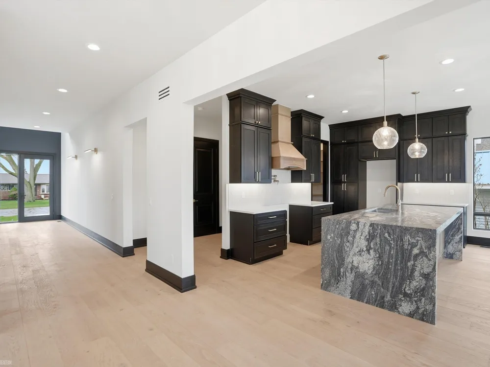 41215 Belvidere Street Harrison Charter Township, MI 48045