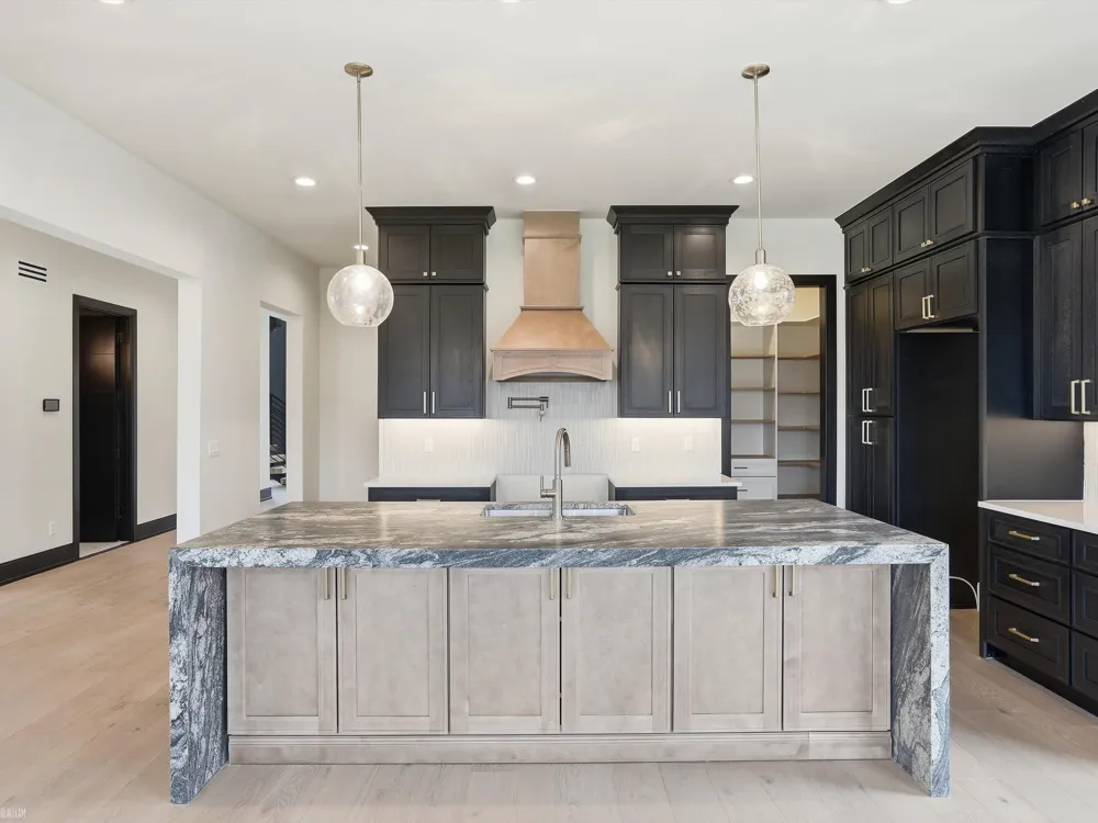 41215 Belvidere Street Harrison Charter Township, MI 48045