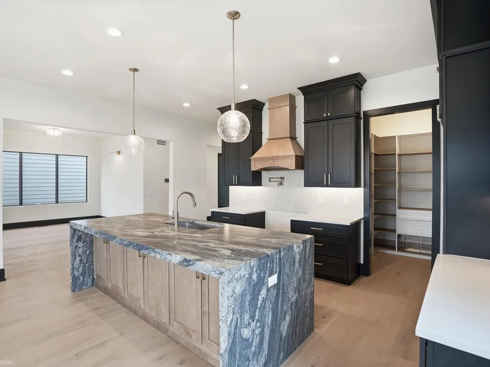 41215 Belvidere Street Harrison Charter Township, MI 48045
