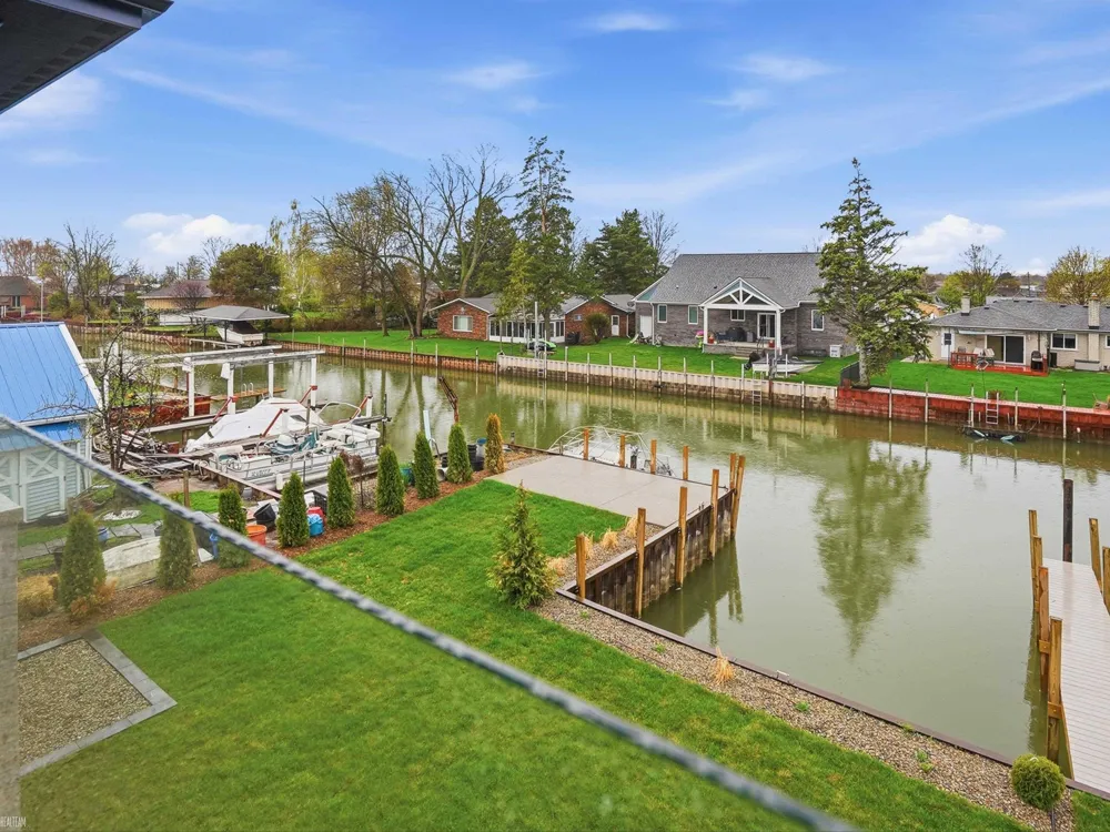 41215 Belvidere Street Harrison Charter Township, MI 48045
