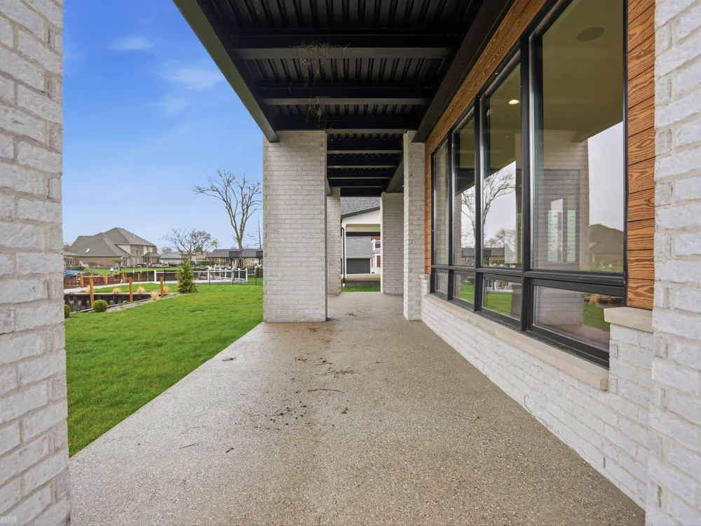 41215 Belvidere Street Harrison Charter Township, MI 48045