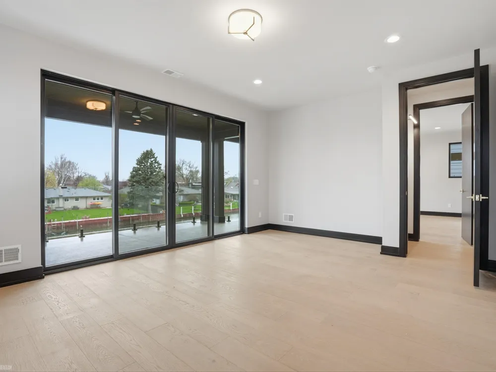 41215 Belvidere Street Harrison Charter Township, MI 48045