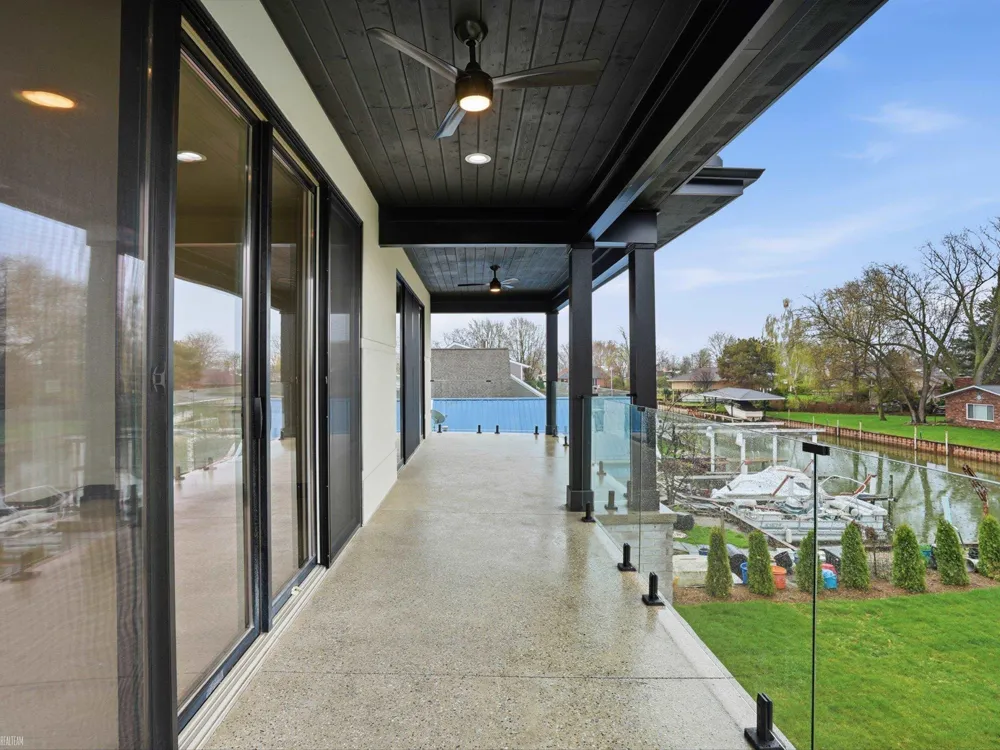 41215 Belvidere Street Harrison Charter Township, MI 48045