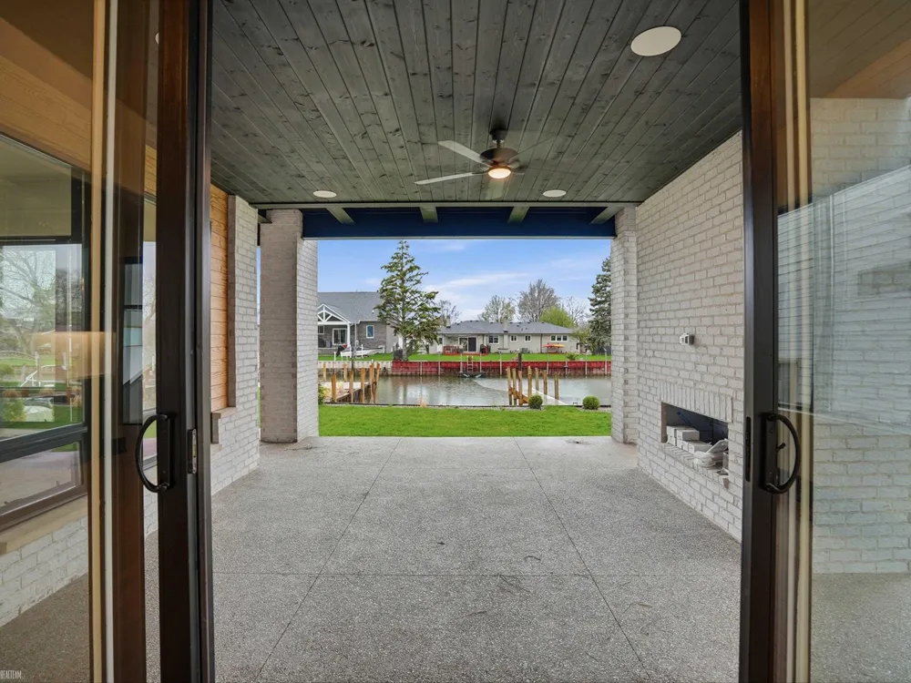 41215 Belvidere Street Harrison Charter Township, MI 48045