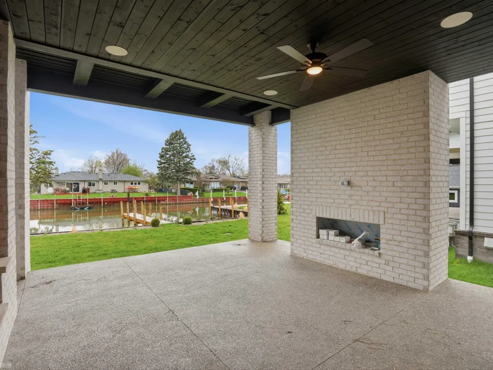 41215 Belvidere Street Harrison Charter Township, MI 48045