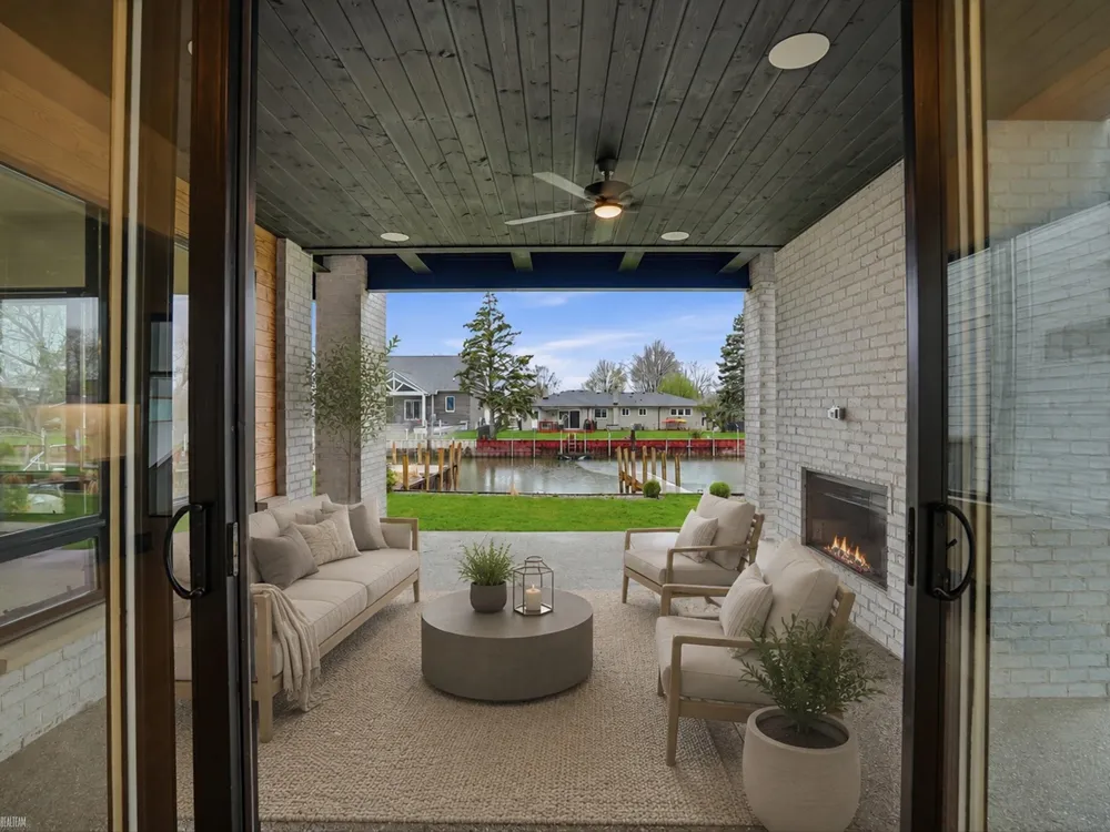 41215 Belvidere Street Harrison Charter Township, MI 48045