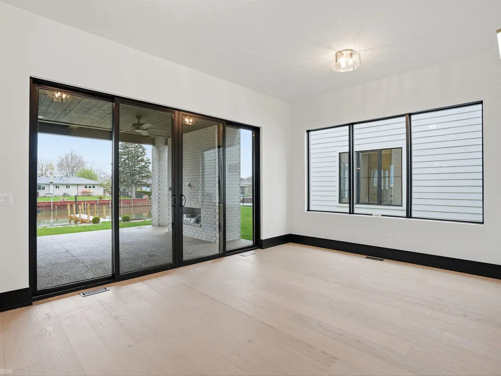 41215 Belvidere Street Harrison Charter Township, MI 48045