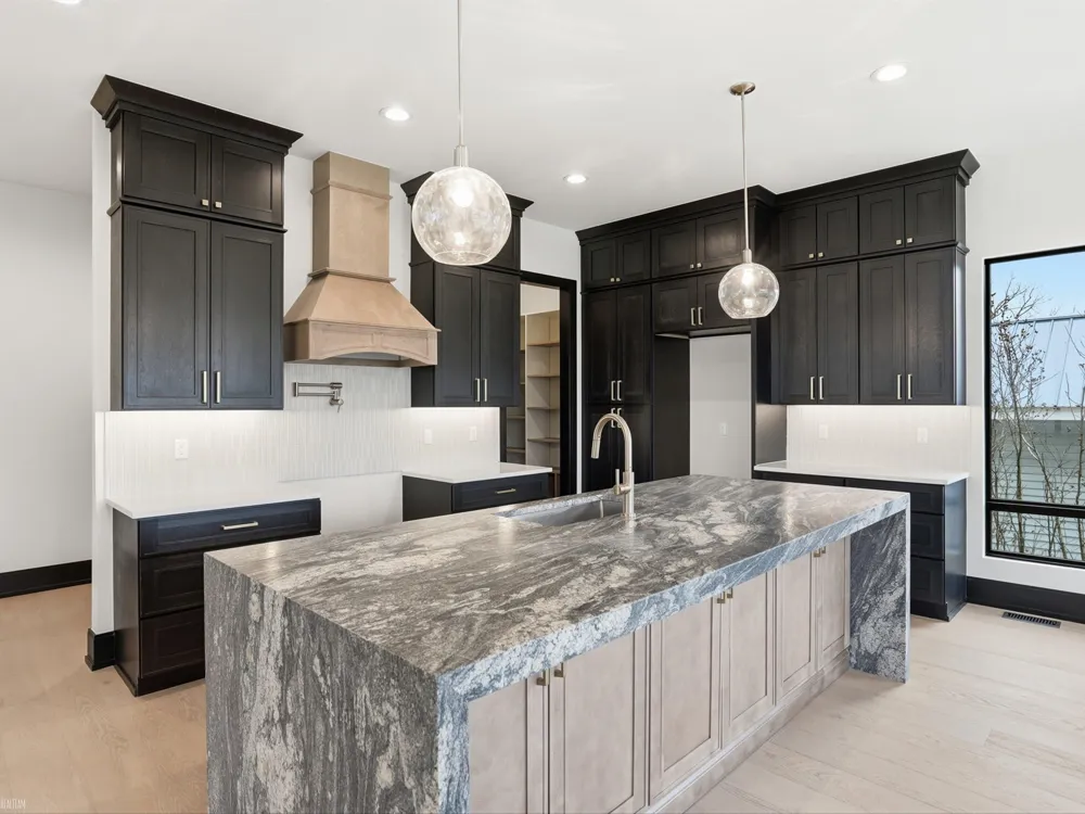 41215 Belvidere Street Harrison Charter Township, MI 48045