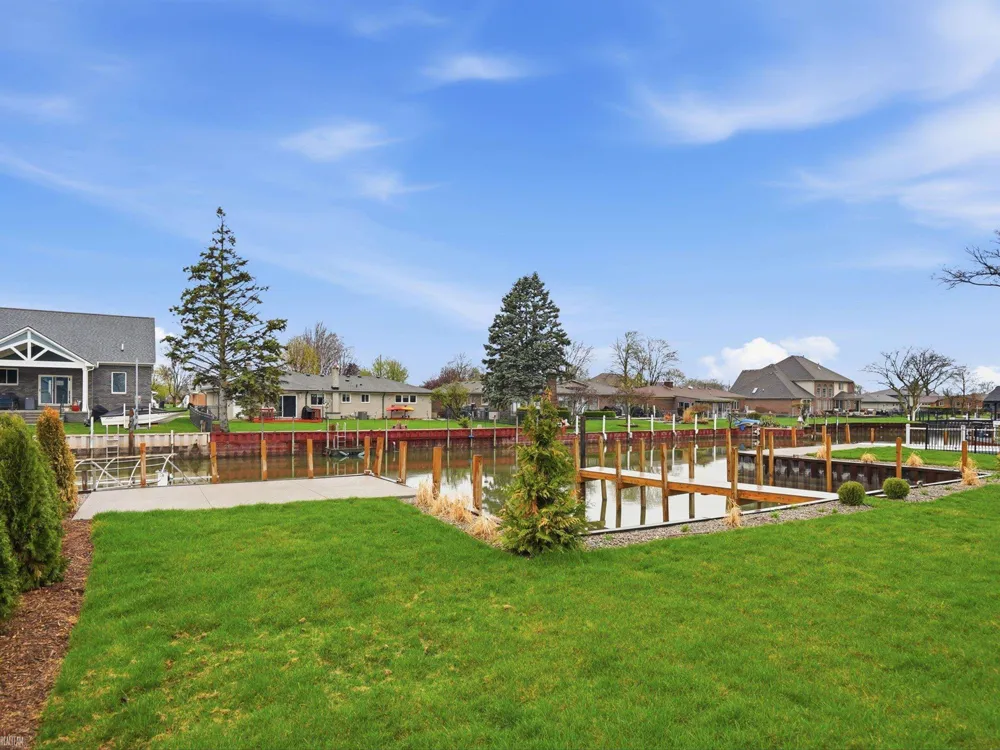 41215 Belvidere Street Harrison Charter Township, MI 48045