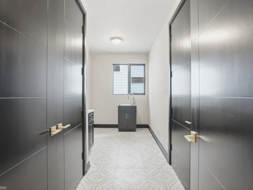 41215 Belvidere Street Harrison Charter Township, MI 48045