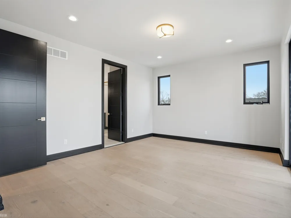 41215 Belvidere Street Harrison Charter Township, MI 48045