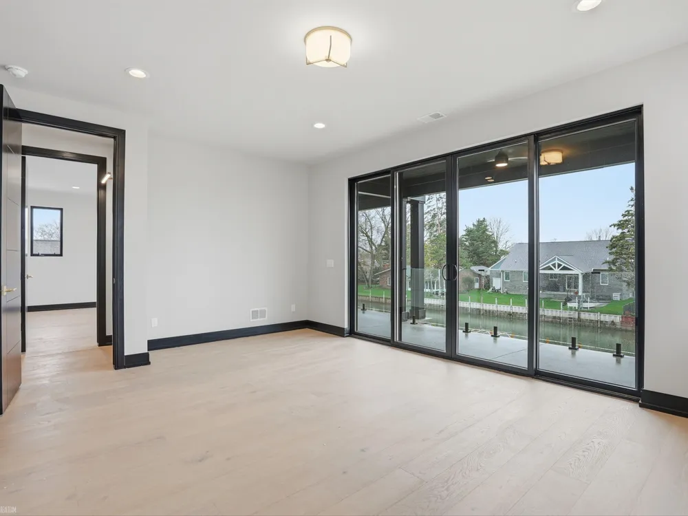 41215 Belvidere Street Harrison Charter Township, MI 48045