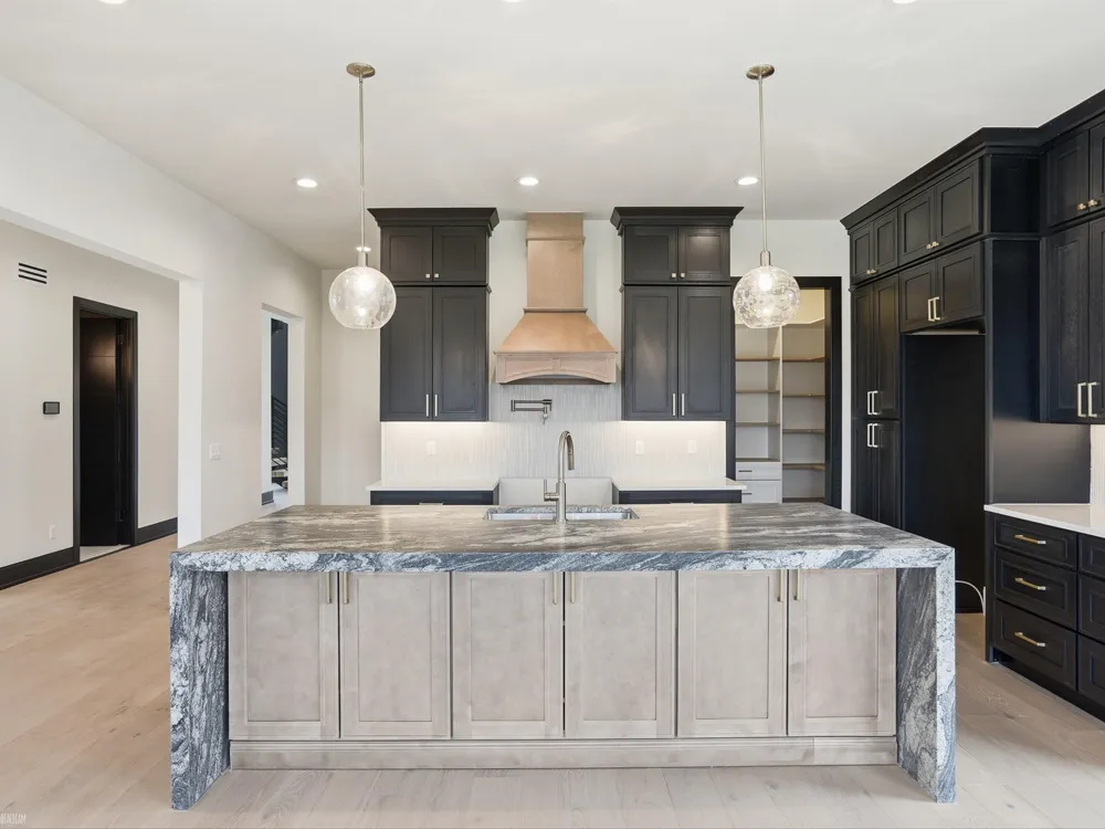 41215 Belvidere Street Harrison Charter Township, MI 48045