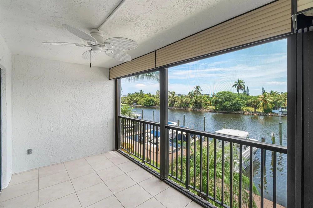 210 Captains Walk #711 Delray Beach, FL 33483