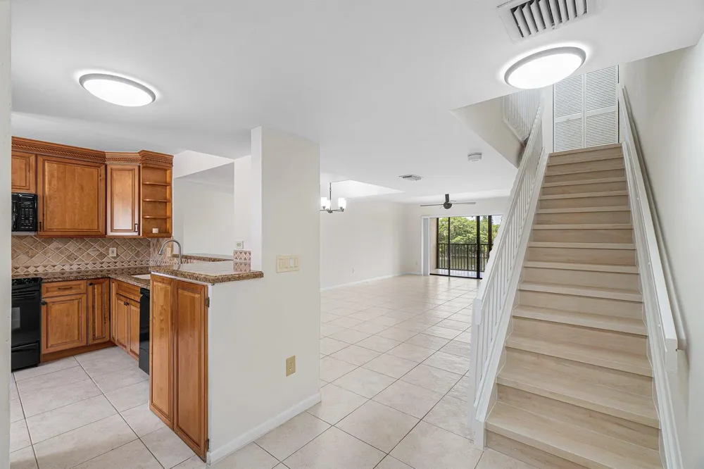 210 Captains Walk #711 Delray Beach, FL 33483