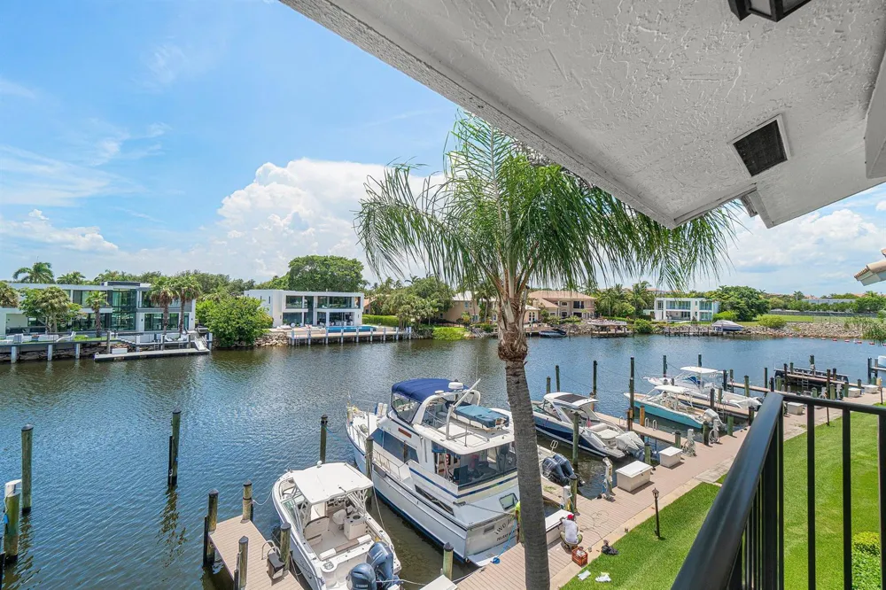 210 Captains Walk #711 Delray Beach, FL 33483
