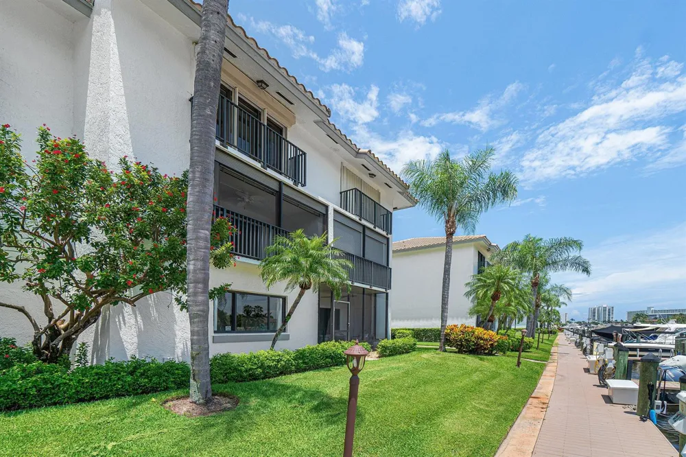 210 Captains Walk #711 Delray Beach, FL 33483