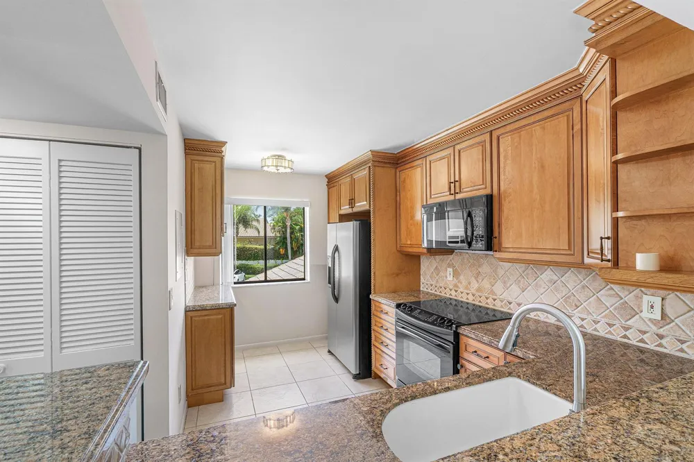 210 Captains Walk #711 Delray Beach, FL 33483