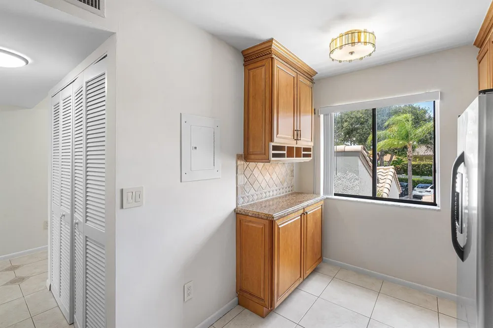 210 Captains Walk #711 Delray Beach, FL 33483