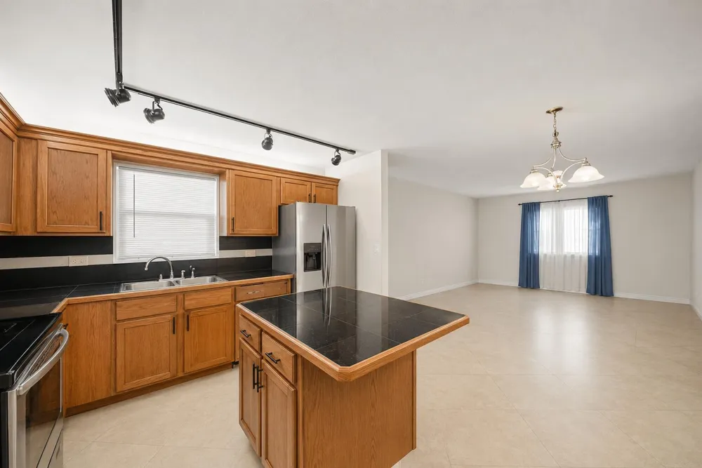 4528 SW 54th Street #302-b Dania Beach, FL 33314