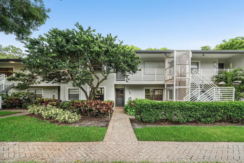 7 Southport Lane #F Boynton Beach, FL 33436
