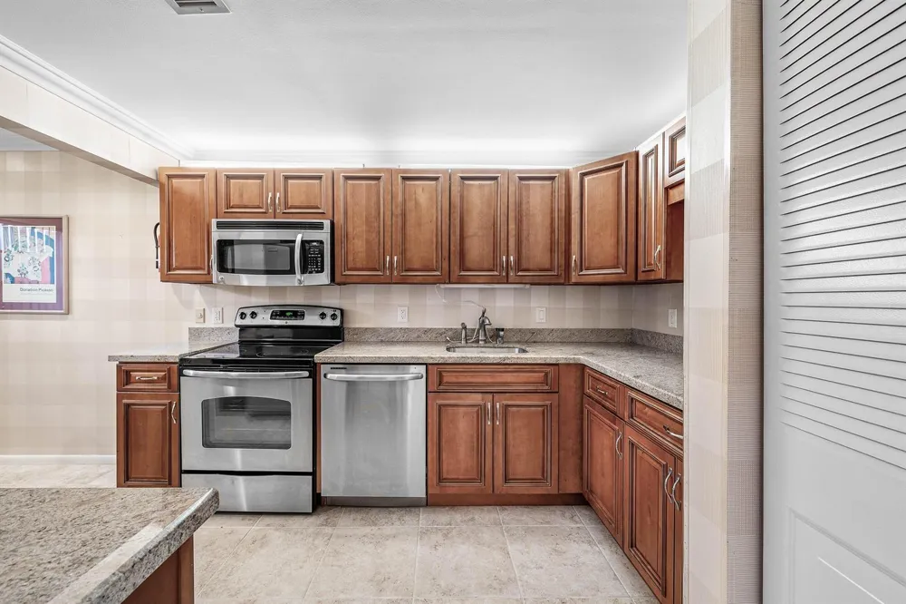 7 Southport Lane #F Boynton Beach, FL 33436
