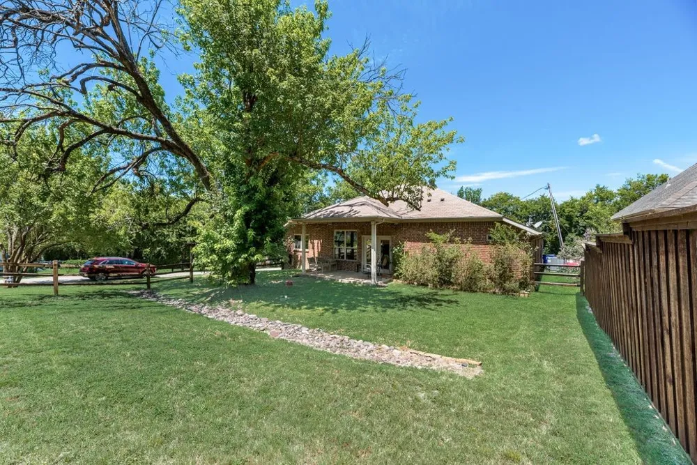 105 Baker Street Forney, TX 75126