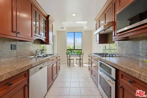 1315 Roxbury Drive #201