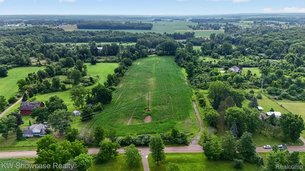 1120 Gregory Road E Handy Township, MI 48836