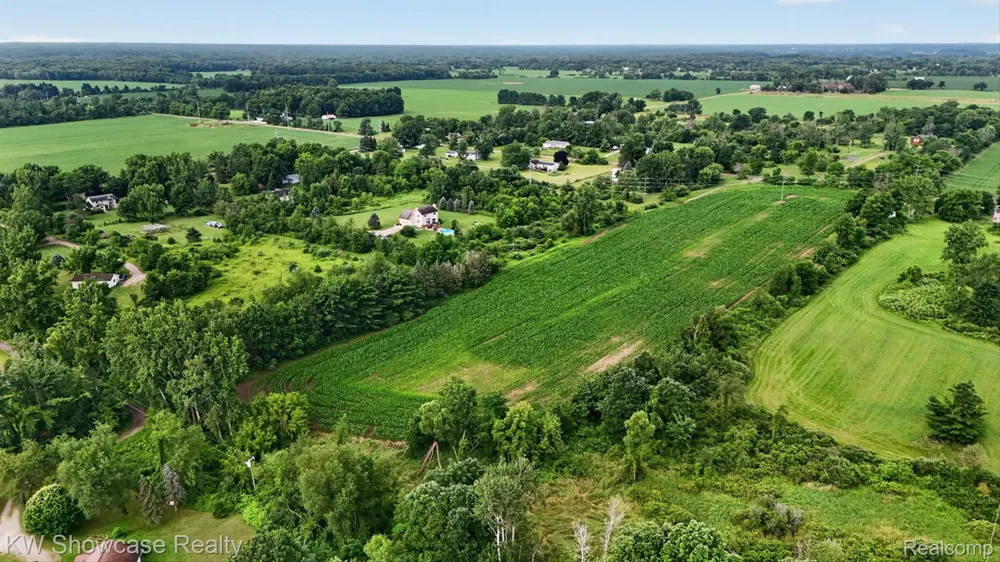 1120 Gregory Road E Handy Township, MI 48836